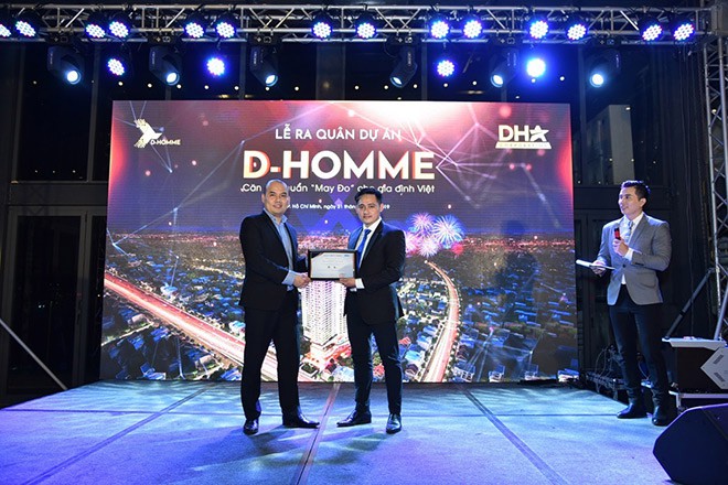 Mặc dù, khu đất tại số 765 Hồng Bàng, Q.6, Tp.HCM đang là một bãi giữ xe nhưng Công ty TNHH MTV Đầu tư DHA (DHA Corporation) đã tổ chức lễ mở bán cho dự án mang tên D – Homme.